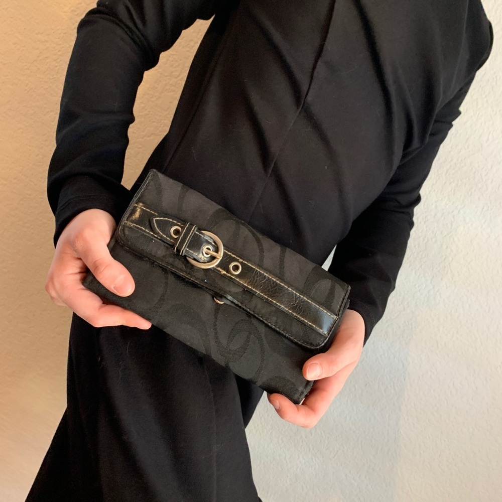 Black Wallet normal use